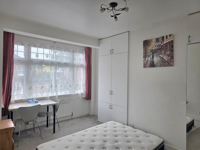 Large Double Room Available Main Photo