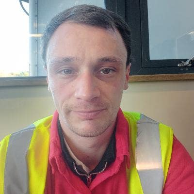 Hard working individual who works Monday to Fri Main Photo