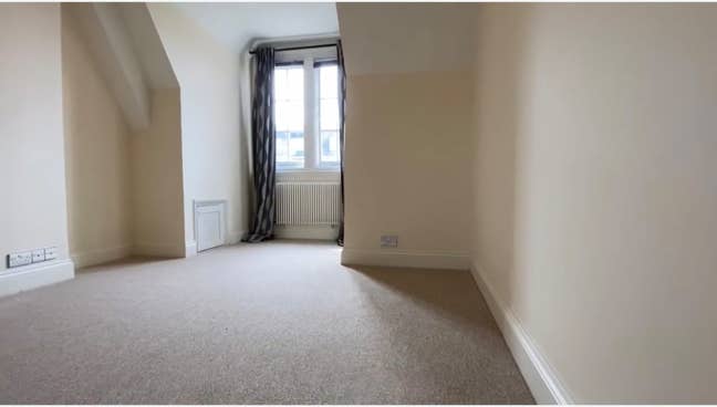 1 bed+en-suite available, £750 pcm bills included! Main Photo