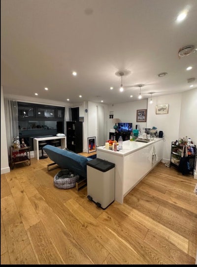 Room in W3 with  your own bathroom available now! Main Photo