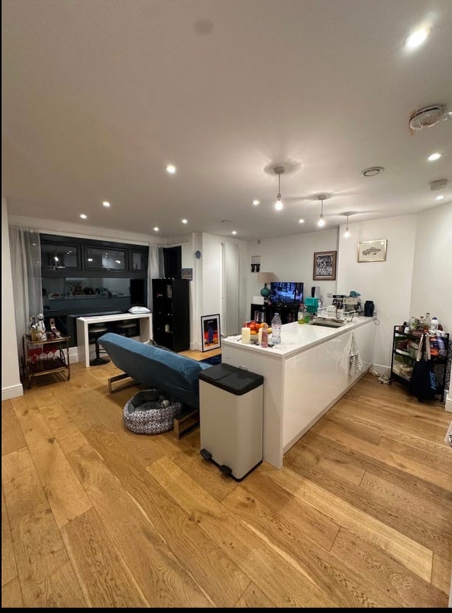 Room in W3 with  your own bathroom available now! Main Photo