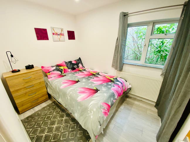 🏡Double Room in a Quiet 2-Bed Home  – Hanger Lane Main Photo