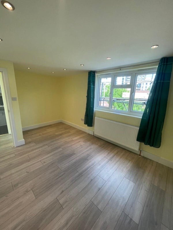 🛏️  Double Room to Let in - Wembley Main Photo