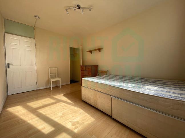 2 Affordable rooms in South Quay E14 available now Main Photo