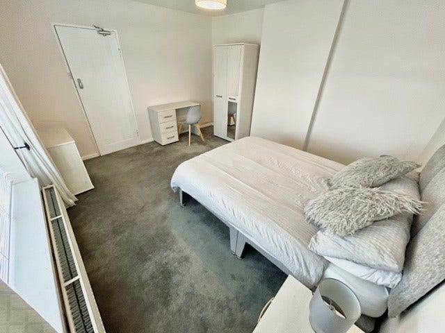 West Green Drive - Modern Furnished Rooms Main Photo