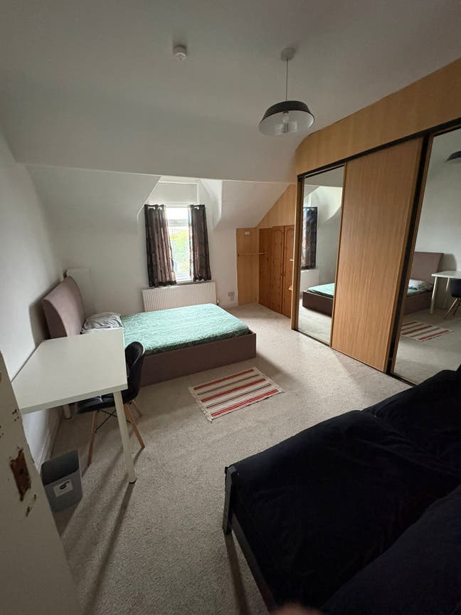 Bright Stylish Room Next to Station Main Photo