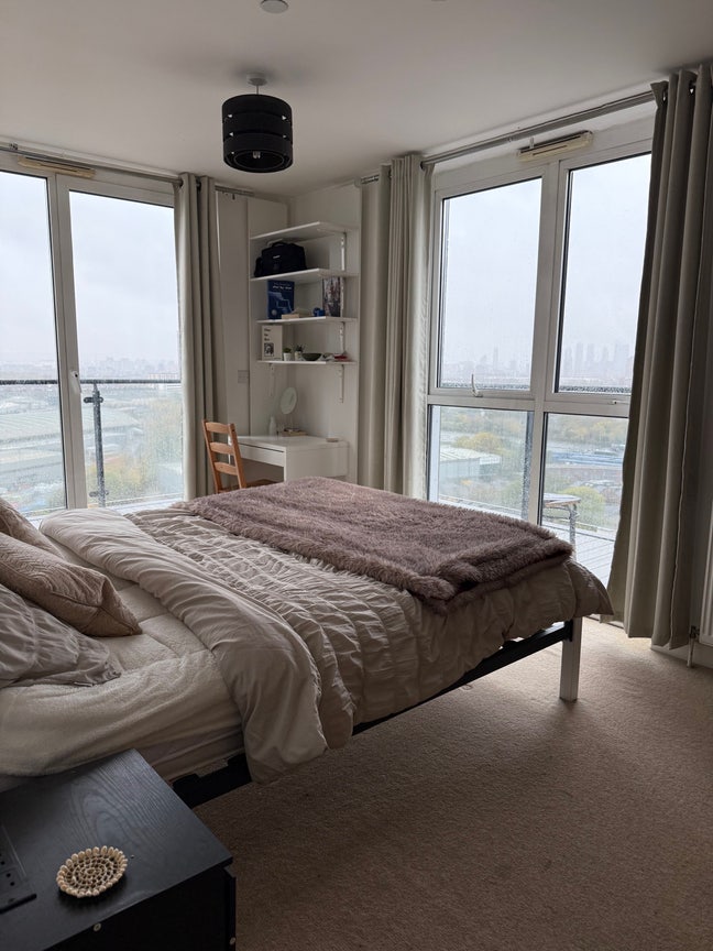 New Spacious En-suit Room Penthouse Available   Main Photo