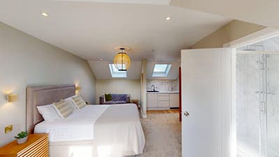 Couples Room Available Gosport close to Ferry Main Photo