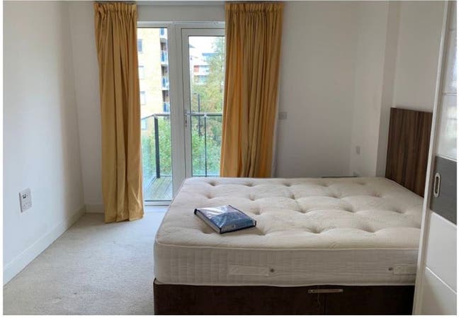 Bright Double Room with balcony in Surrey Quays Main Photo