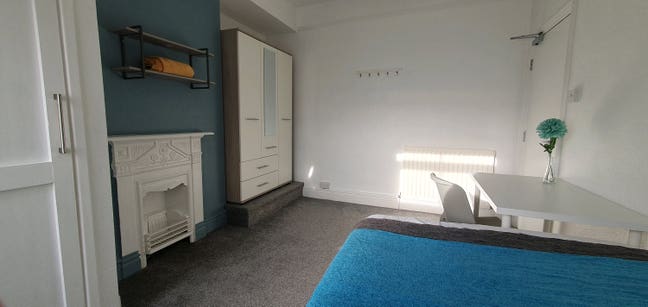 Nice en-suite room in well maintained shared house Main Photo