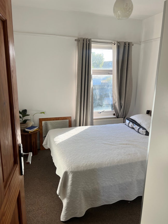 Double Bedroom in Sun-filled Walthamstow House Main Photo