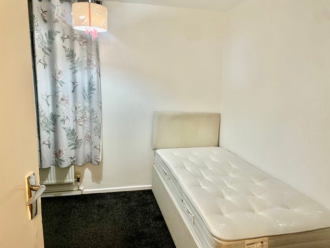 Bright & Cozy  room in a two bedroom flat for rent Main Photo