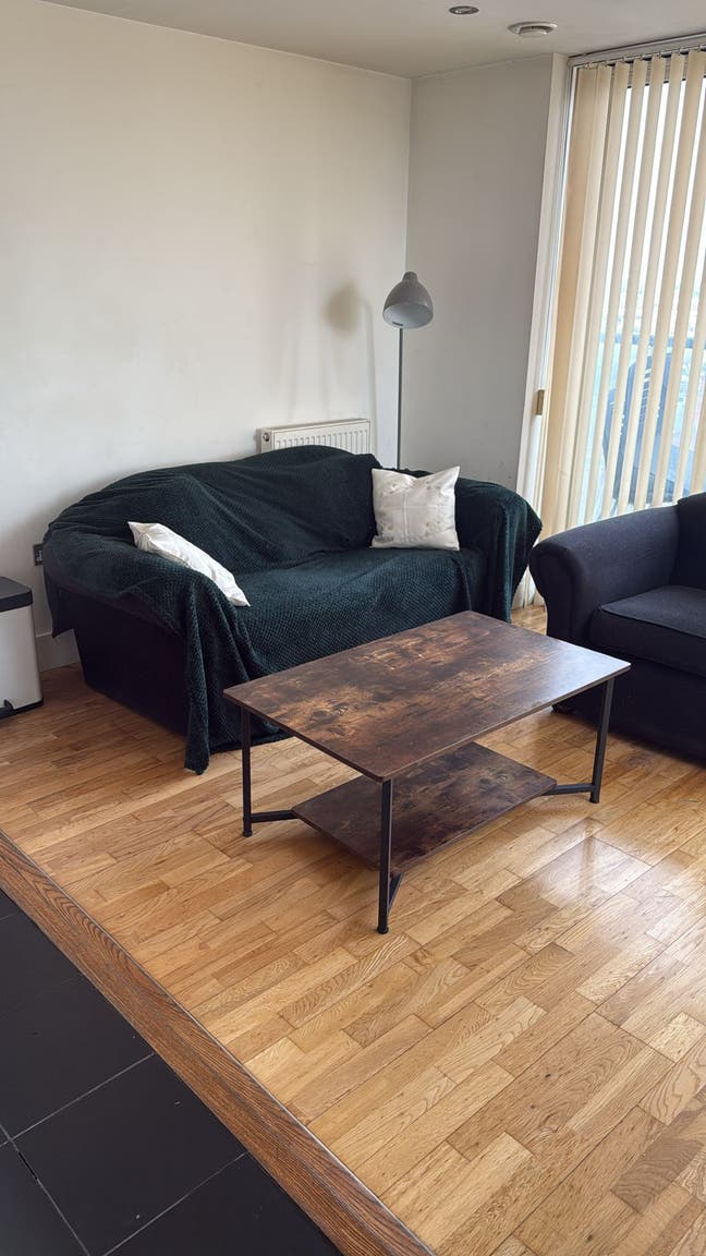 One Bed flat with stunning views Main Photo