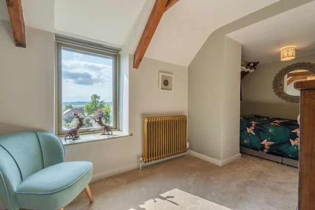 Large, furnished double room   Main Photo