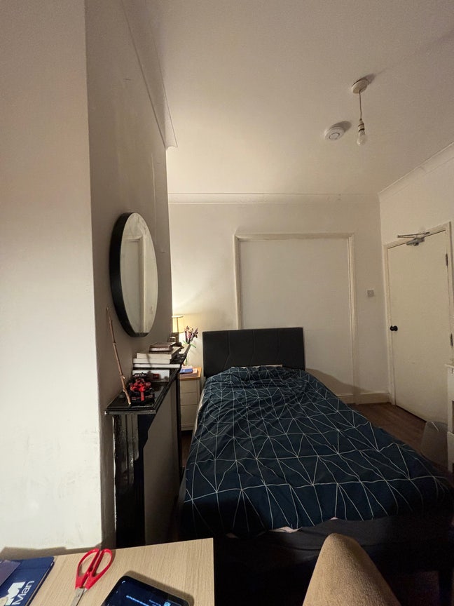 2 Beds available- Walking to QMUL Main Photo