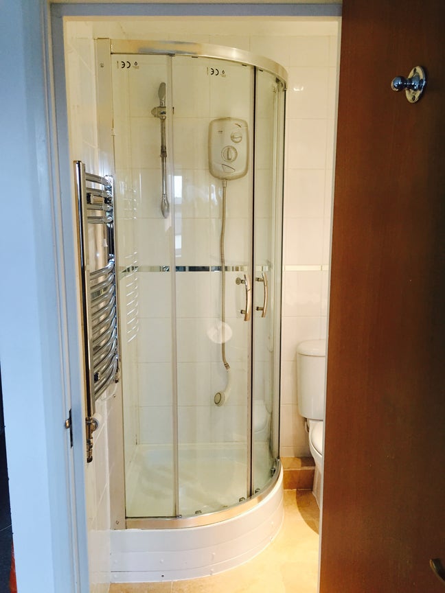 En-suite & Double Rooms. Available Now! Main Photo