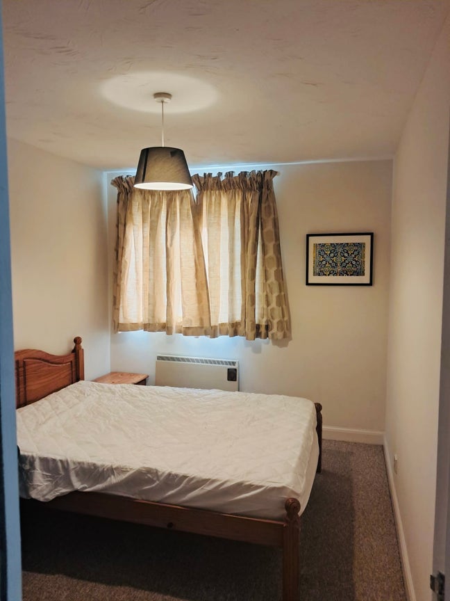 One recently refurbished room Main Photo