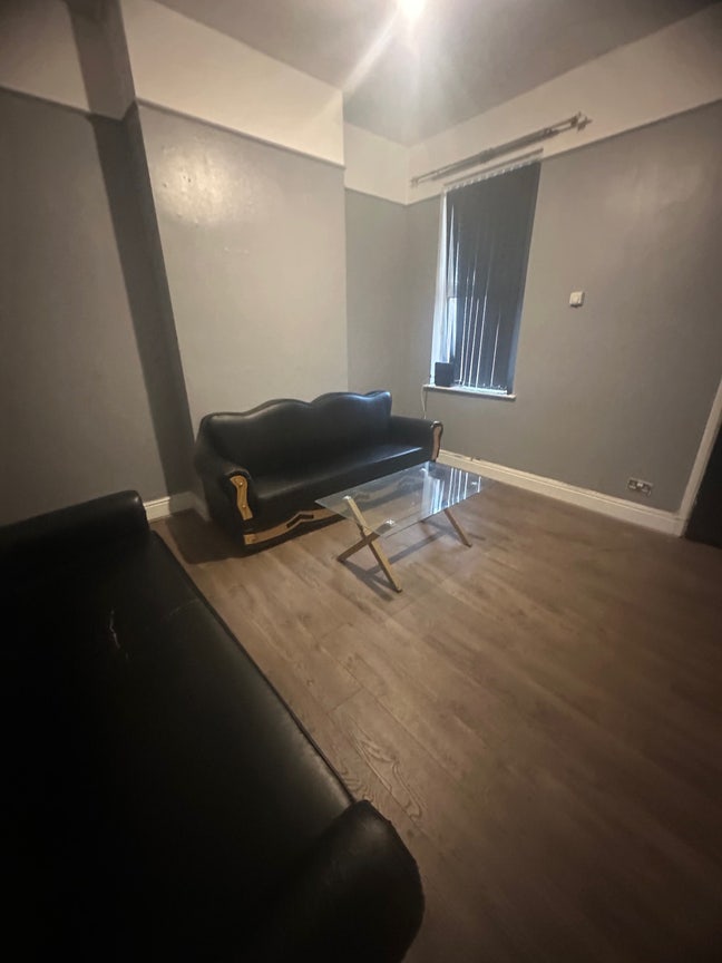 One bedroom available in brand new house Main Photo