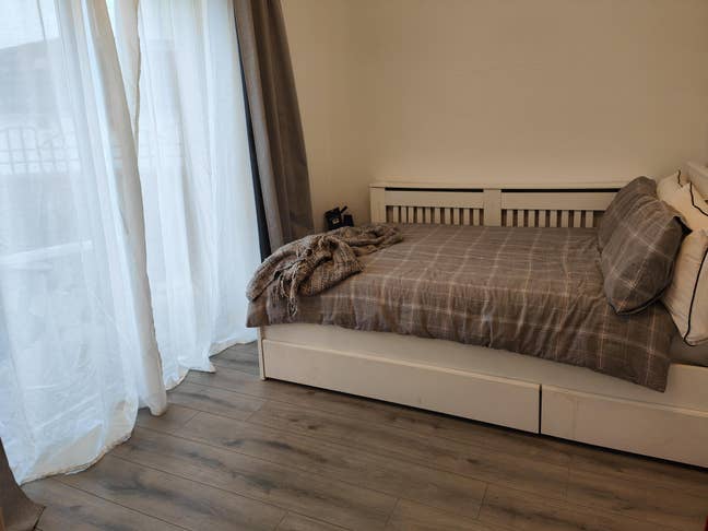 Cosy downstairs room in friendly family home  Main Photo