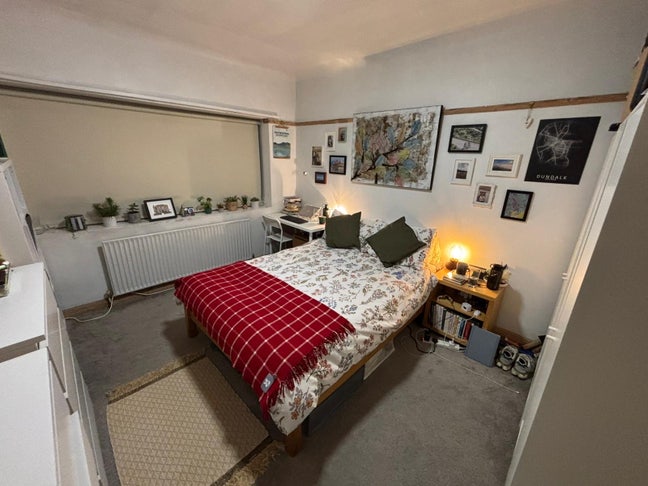 Large Double Room in 2-Bed Flat on Tooting Common Main Photo