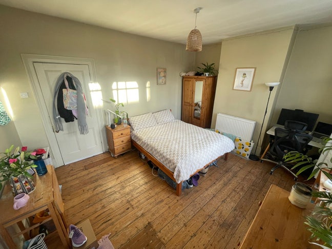 Huge room in Bow/Mile end area Main Photo