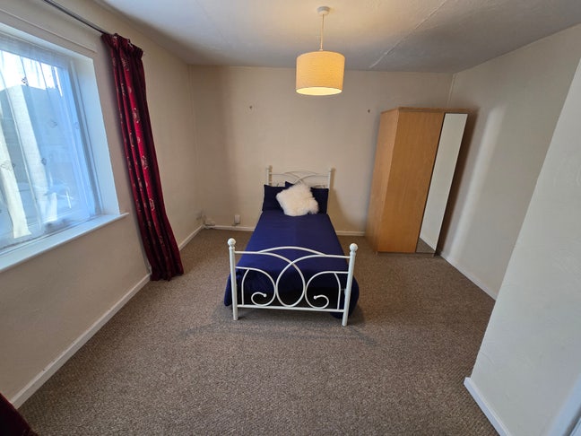 Double room in wall Heath Dudley Main Photo