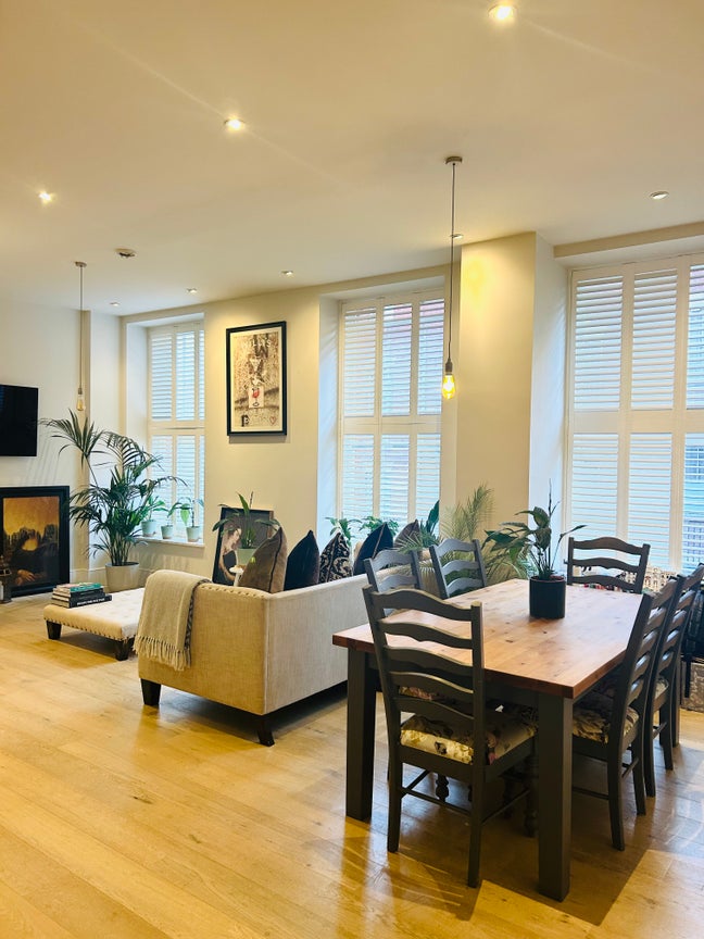 Spacious Double Room for rent in Georgian flat Main Photo