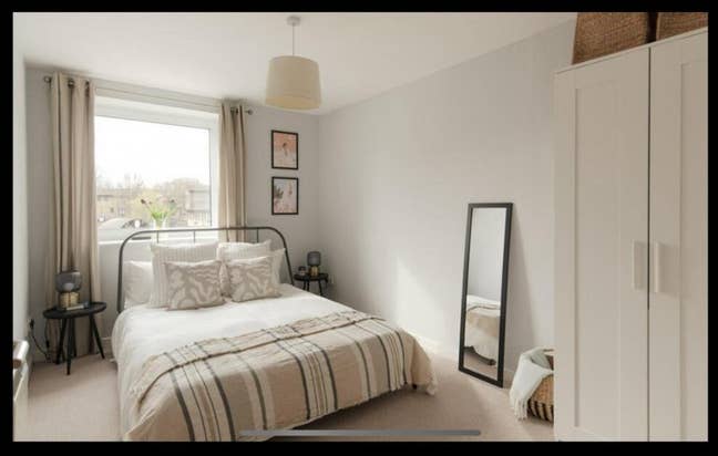 Luxurious Spacious Room Pvt Toilets &Bath@E14 7JX Main Photo