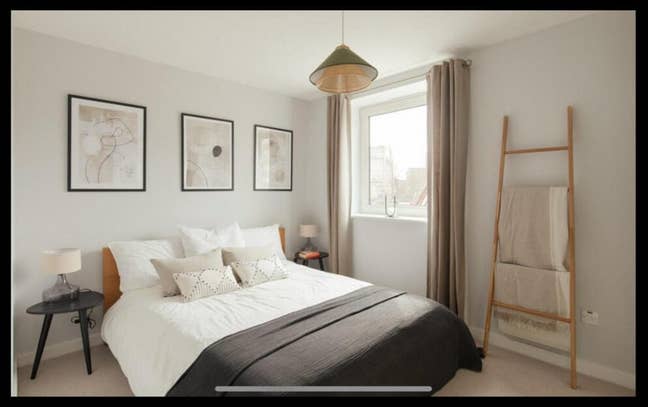 Luxurious Spacious Room Pvt Toilets &Bath@E14 7JX Main Photo