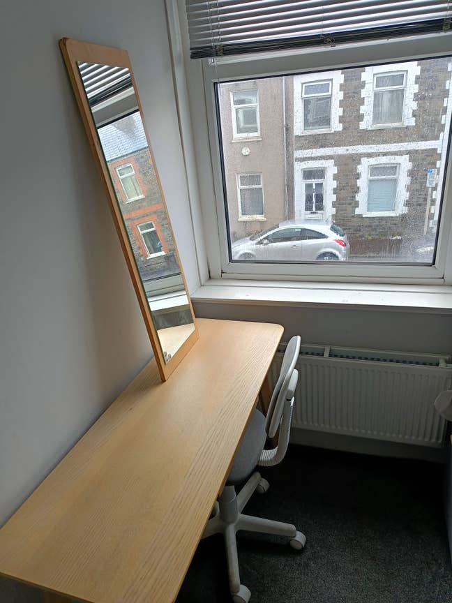 Tenancy Takeover for  Russell street Main Photo