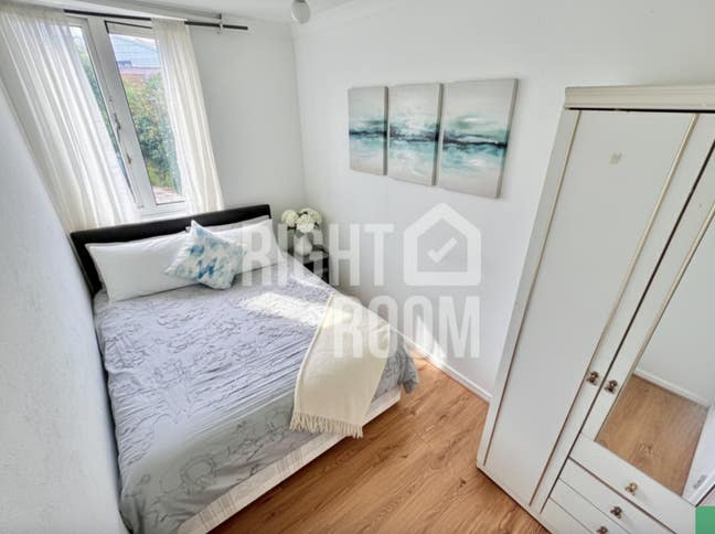 Bubbly Room - 5min to Tube & Safe Area Main Photo