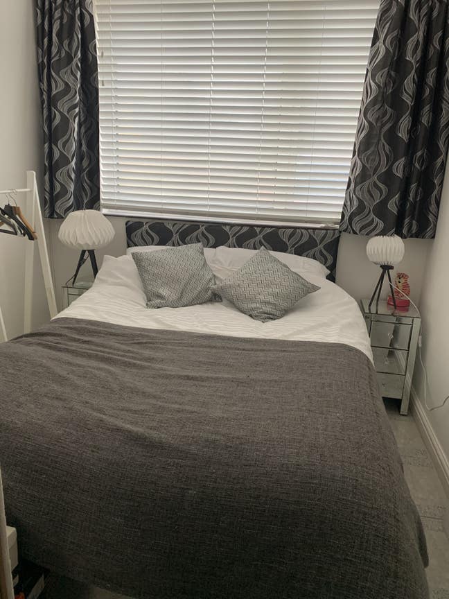 Large room decided into bedroom/ lounge  Main Photo