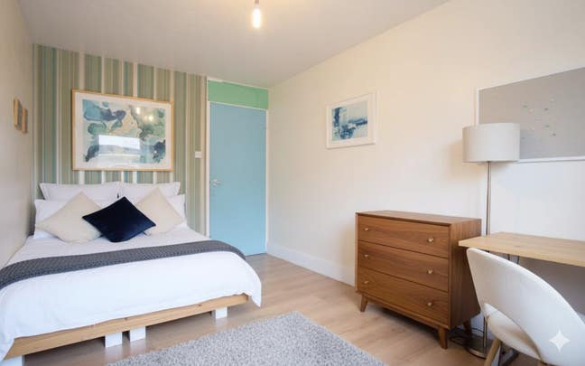 Fabulous Room - Close to Tube & Stores! Main Photo