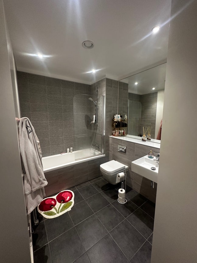 Looking for a flatmate 🫶🏻 Main Photo