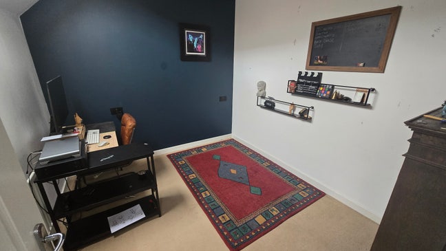 Cosy room in a warm, peaceful house in Portishead. Main Photo