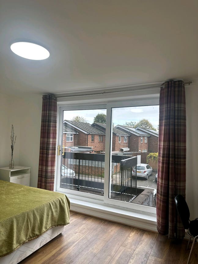 Spacious Double Room Walthamstow preferred females Main Photo