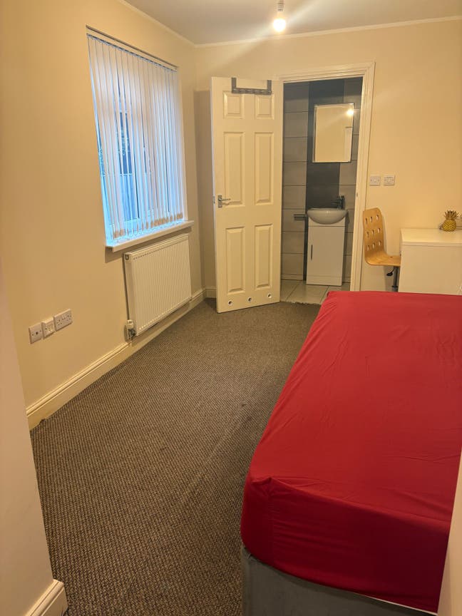 Ensuite room with parking available in Normanton Main Photo