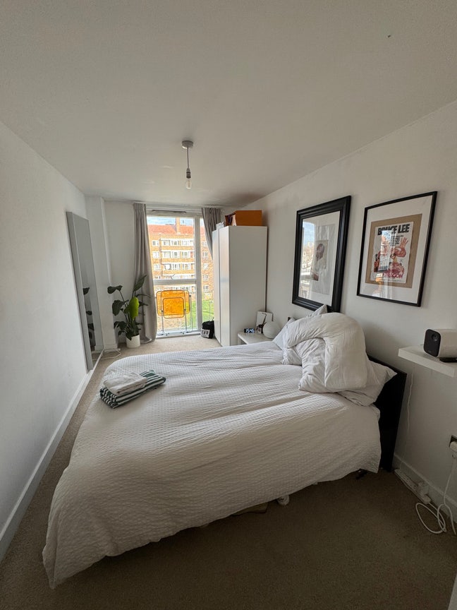 Bright double room in 3-bed flat in Haggerston  Main Photo