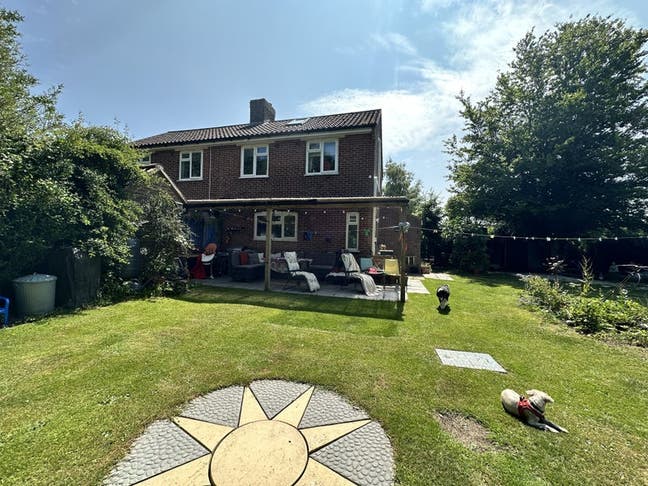 🌿 Large Double Room in Peaceful, Friendly Home –  Main Photo