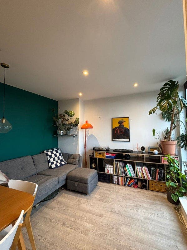 Light double room, own bathroom and amazing views Main Photo