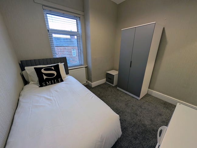 Last En-Suite Room on Ainslie St — Move In Ready  Main Photo
