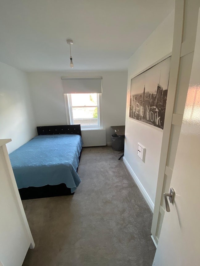 🛏️  Double Room for Single Use - Queens Park  Main Photo