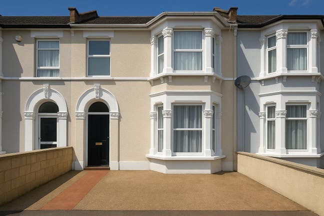 2 bedroom ground floor garden flat near station Main Photo