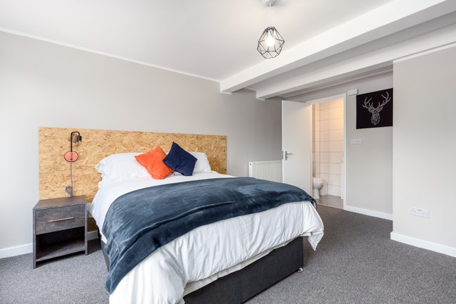 Spacious Ensuite Room in Botley - NO DEPOSIT!  🏡 Main Photo