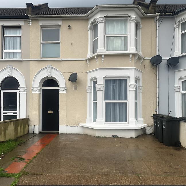 2 bedroom ground floor garden flat near station Main Photo