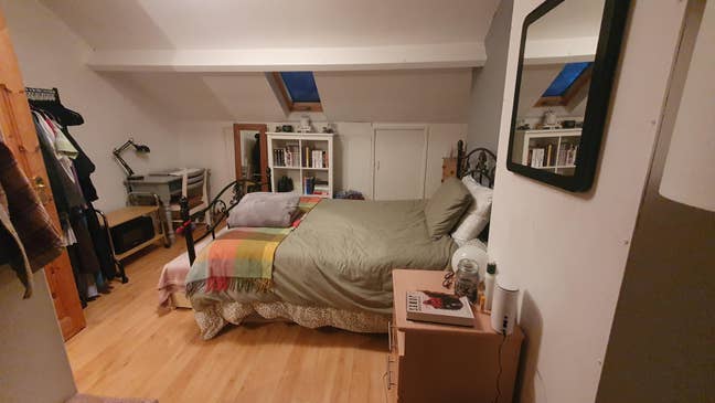 Large Double Room on 3rd floor Main Photo