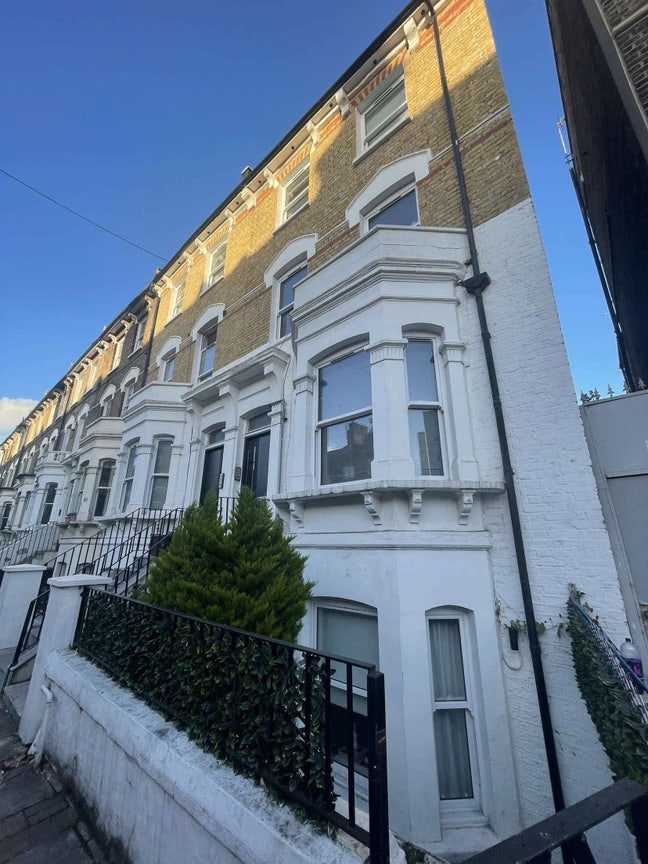 Basement Flat near Battersea Park Main Photo