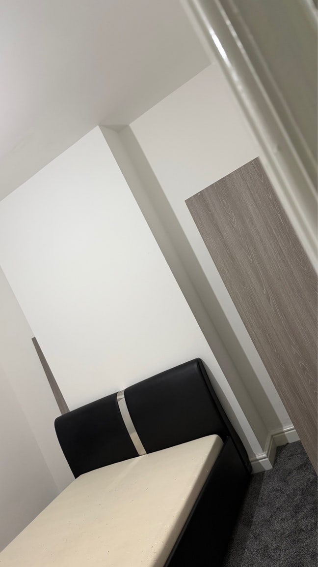 1 double bedroom in a two bedroom house  Main Photo