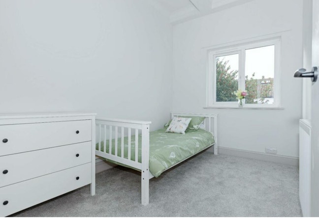 Room by hove station  Main Photo