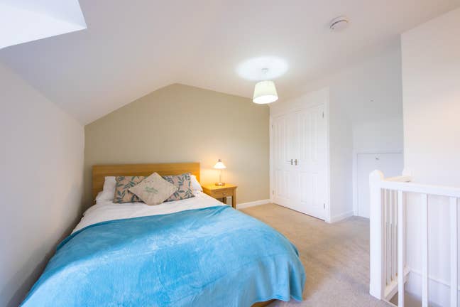 A Spacious Loft Room Available - Ensuite Main Photo